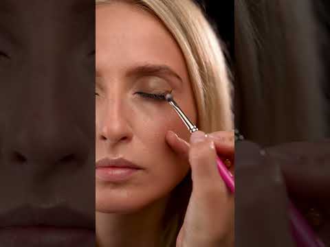 ZOLA x Valentina Lelyukh Рідкі тіні для повік Silky Matte Tint 04 Sandstone