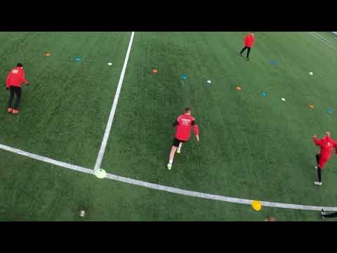 Fussballtraining: Schnelligkeitstraining - Schnelle Bewegungen und Reaktion nach kognitiven Reizen