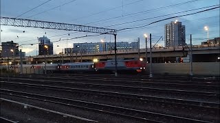 Электровоз ЭП2К с поездом №304 Москва-Сухум проходит станцию Перово