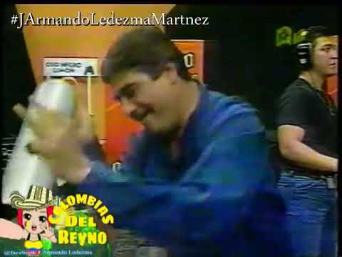 Celso Piña tocando varios instrumentos