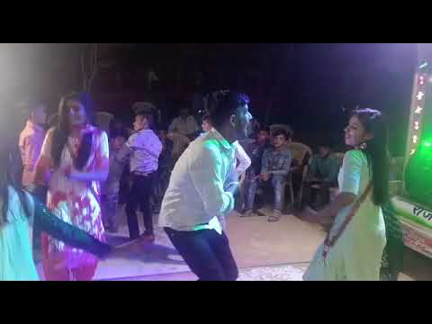 Manisha ki aahi pahchan gle me chuni lala rakhe Dance!!