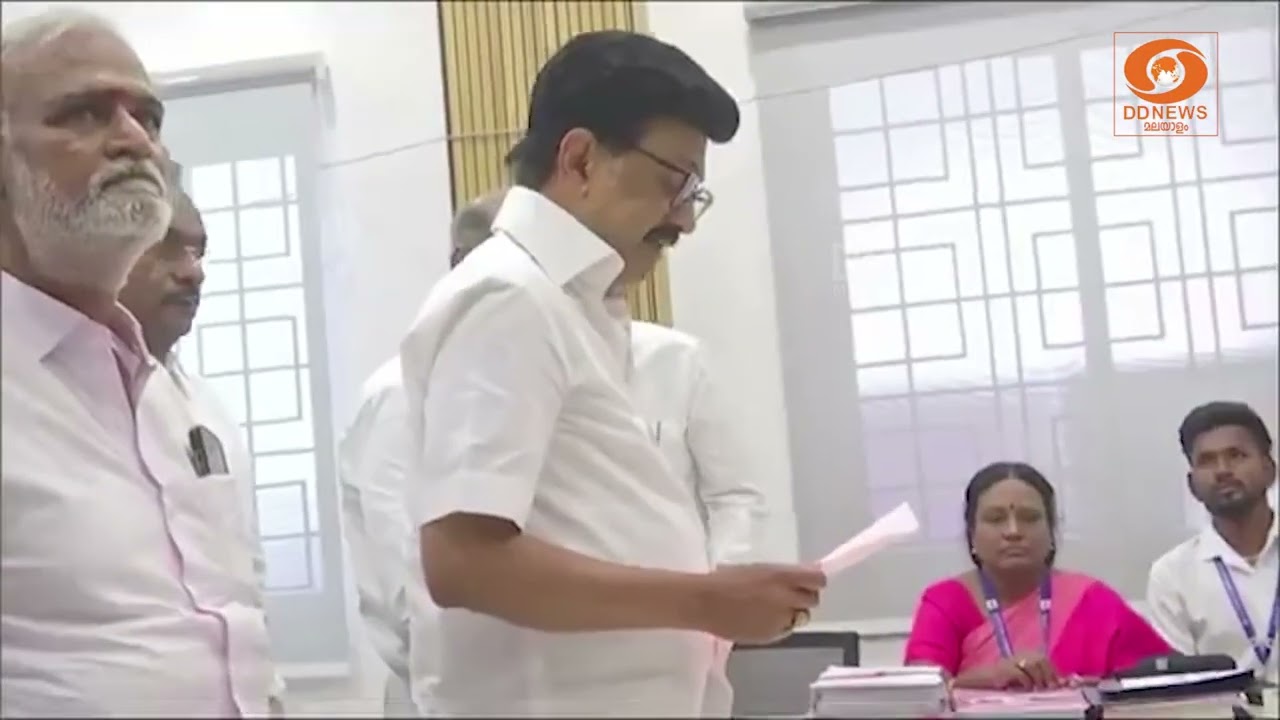 കൊളത്തൂരിൽ നാമ നിർദ്ദേശ പത്രിക സമർപ്പിച്ച് എം.കെ. സ്