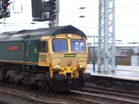 The x2 Class 66 Freightliner Short “CONVOY” Nos.66534+66560 was passed through at Carlisle.