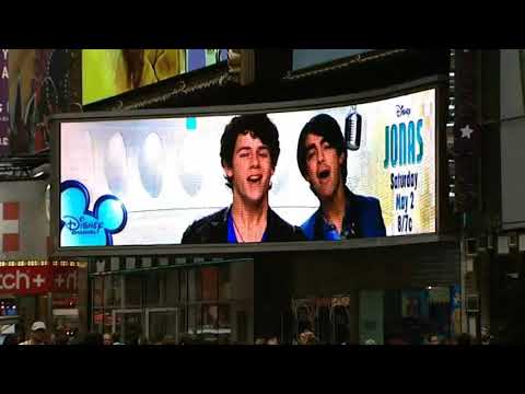 Solutions pre intermediate 2nd edition 5C Culture clip: Times Spuare