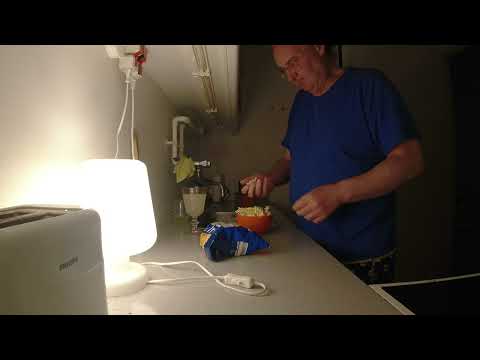 MongoTV_10990 - Del 1 - SPISER EN SKÅL CHIPS SENT TIRSDAG AFTEN