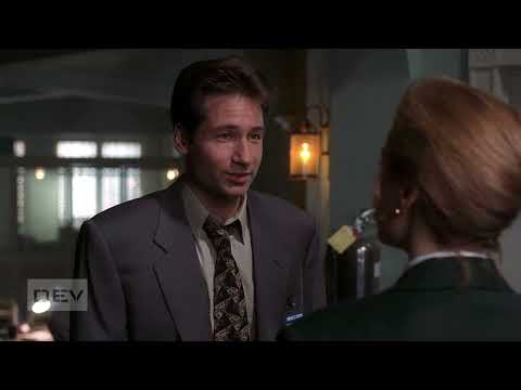 The X-Files - Mulder Gets Territorial Over Scully (S1E3)