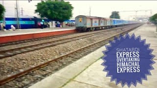 preview picture of video 'Kathgodam-New Delhi Shatabdi Express overtakes Bareilly -Delhi Express at Gajraula Junction'