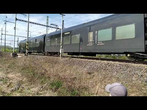 Průjezd LEO Expressu u Poříčan