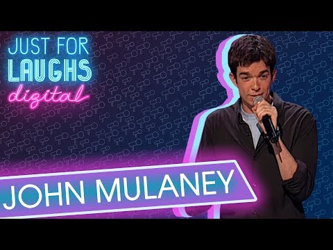 John Mulaney o škole a seriálech