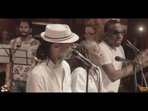 Kevin Davis en La Topa Tolondra - Time to spend