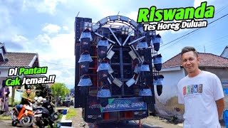 Download lagu Cak Jemar is monitoring Riswanda Predator's sound check at the Kidangbang Wajak Carnival. mp3 Download lagu Cak Jemar is monitoring Riswanda Predator's sound check at the Kidangbang Wajak Carnival. mp3