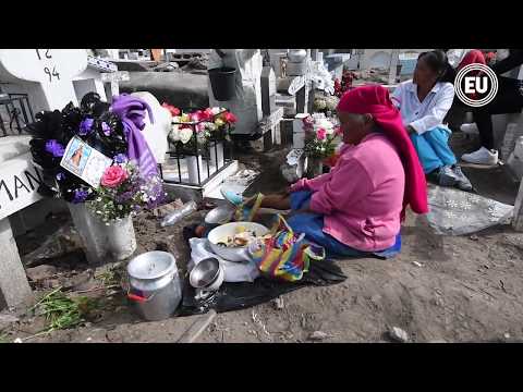 Colada morada, conejo y cuy para difuntos en cementerio Calderón