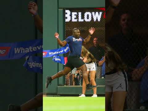 Beat The Freeze Race vs. Former NFL Linebacker Rennie Curran | Atlanta Braves #shorts