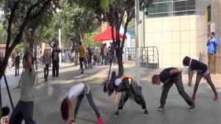 Namie Amuro ASIA TOUR 2013 &quot;DAMAGE&quot; Flash Mob(3)