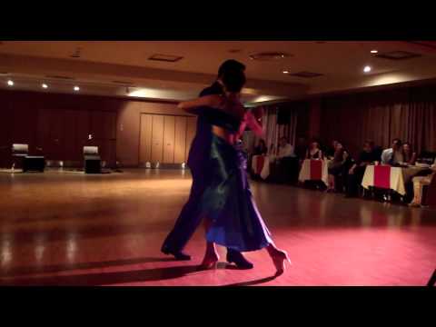  Gustavo Lin  and  Catarina Chung  are  dancing  to  the  tango  "  Alguien  "  by  Rodolfo Biagi  at  Tokyo Tango Festival  in  2011