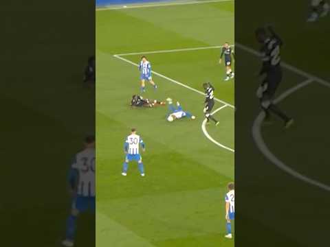 Georginio's TOTAL COMMITMENT 💪 #brightonandhovealbion #georginiorutter