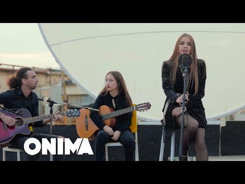 Kejsi Tola - U Rritem (Official Video - Acoustic)