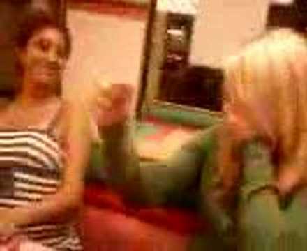 girl rips out hair in tacobell