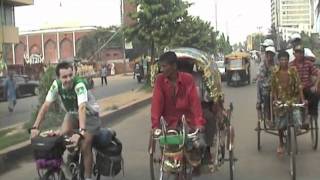 Premier tour du monde en cyclonomade