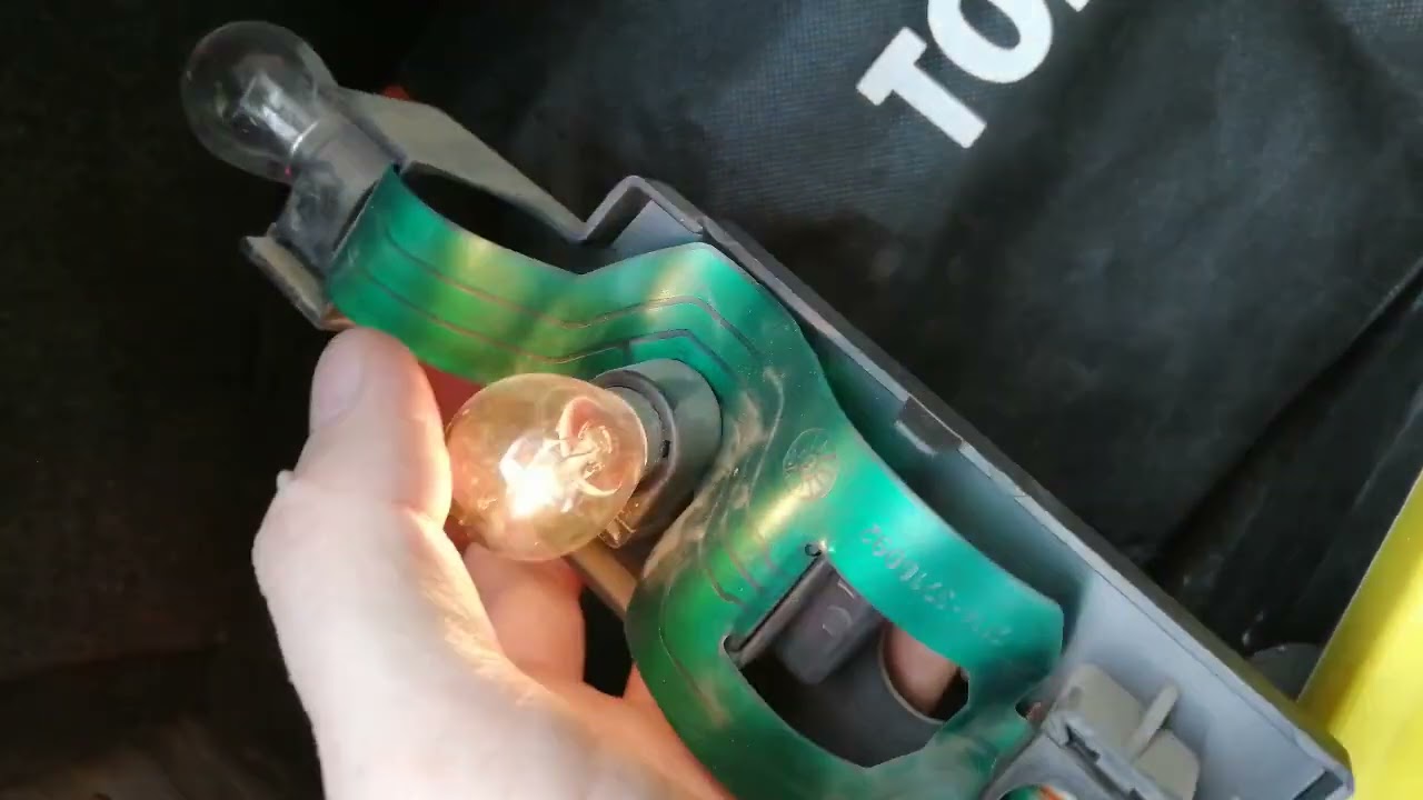 Почему не горят габариты задние на ВАЗ 2115? Как исправить проблему