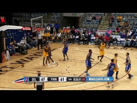 Travis Leslie with the dunk!