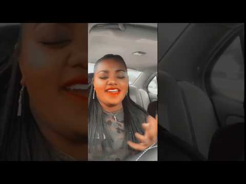Girl sings “Unbreak My Heart” by Toni Braxton in Car