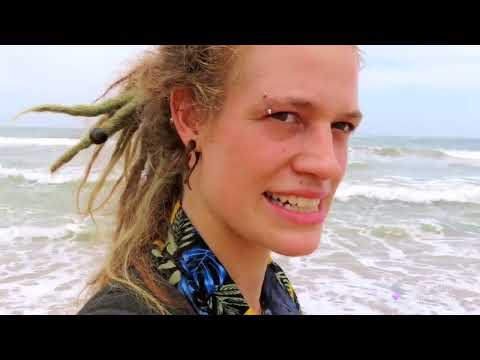 crazy trainrides, Ganja dealers and unknown artists | Mount Lavinia beach, Colombo, Sri Lanka