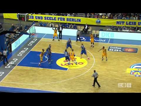 Play of the Game: King's Double Punch (ALBA - Frankfurt 85:79)