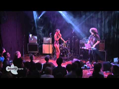 Lulu James - Sweetest Thing live op London Calling 2013