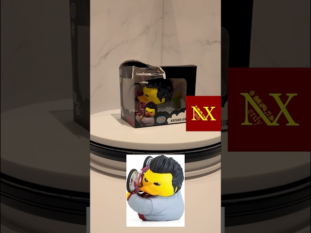 Vídeo relacionado con TUBBZ Mini: Yakuza Like A Dragon - Kazuma Kiryu Figura Mini Coleccionable de Pato de Goma Disfrazado