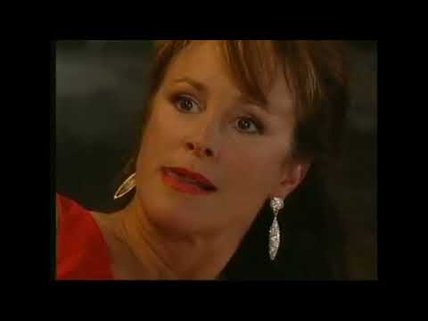 OLTL - Lindsay easily pins Nora in a one sided Catfight