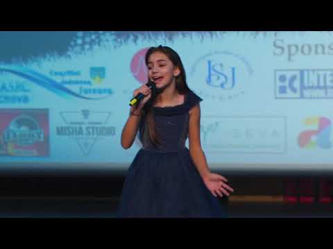 Spectacolul Ingerii Craciunului 2019  - clasa canto prof.Gabriela Morar part1