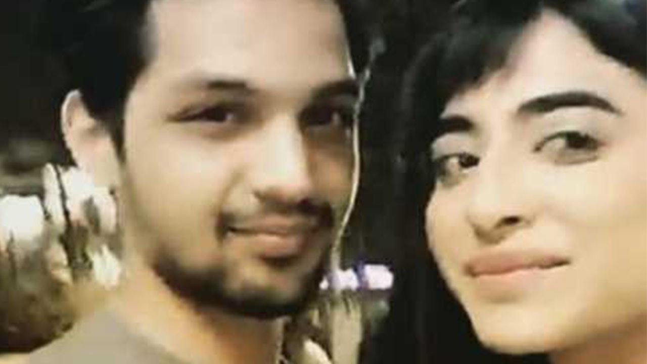 Bigg Boss 10's VJ Bani's Beau Yuvraj CAUGHT Kissing Her In A Live Chat!