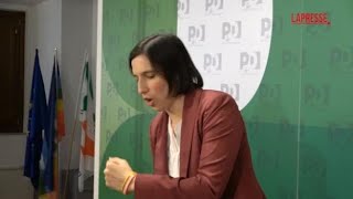 Schlein: «Premiata la linea testardamente unitaria del centrosinistra» e mostra il braccialetto