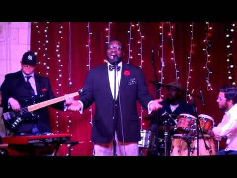 Cleveland P. Jones sings Michael Jackson's HUMAN NATURE Live @ Red Light Cafe - Atlanta, GA