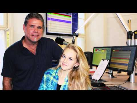 Nina Hafner als Jungreporterin bei Radio Arabella