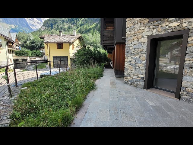 ALLOGGIO CON VERDE E CON VISTA MONTE BIANCO A COURMAYEUR (AO)