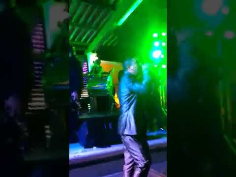 Con la banda de Remmy valenzuela