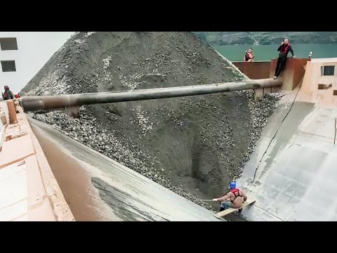 Barge unloading 3500 tons of ore - Full video - Empty barge