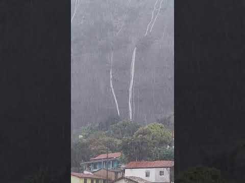 chuva em Santo Antônio do Jacinto mimas Gerais