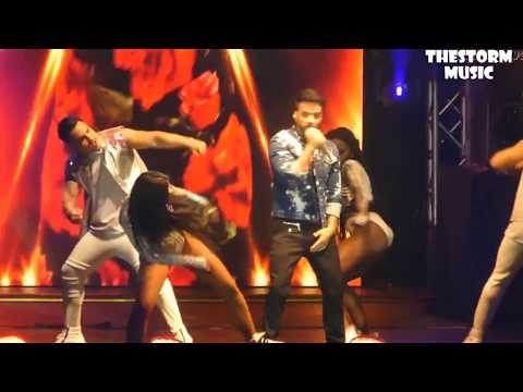 Luis Fonsi, Demi Lovato - Échame La Culpa | live at  Riga 2017