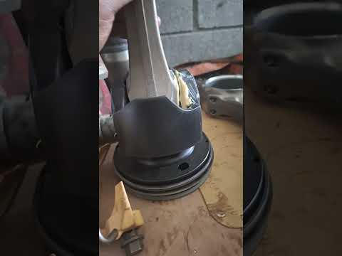 Piston and connecting rod assembly for ISX engine #dieselmechanics #diesel #dieselengine #cummins...