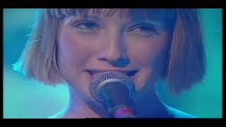 Download lagu Sixpence None The Richer - Kiss Me (Live TFI Friday 21 May 1999 Channel 4) mp3