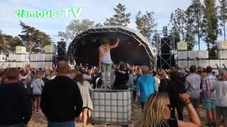 Example Performing at HOVE 2014 -- Crowd Camera!