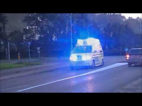 Ambulance 02-119 komt met spoed aan bij ziekenhuis 'de Sionsberg'
