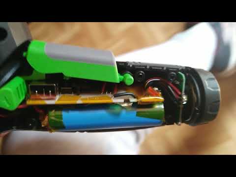 Poprawiamy fabrykę. Zabezpieczamy układ scalony wkrętarki Niteo przed ewentualnym zwarciem z aku.