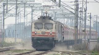preview picture of video 'WAP5 with 11072 UP BSB LTT Kamayani Express gets unscheduled halt at Chaukhandi'