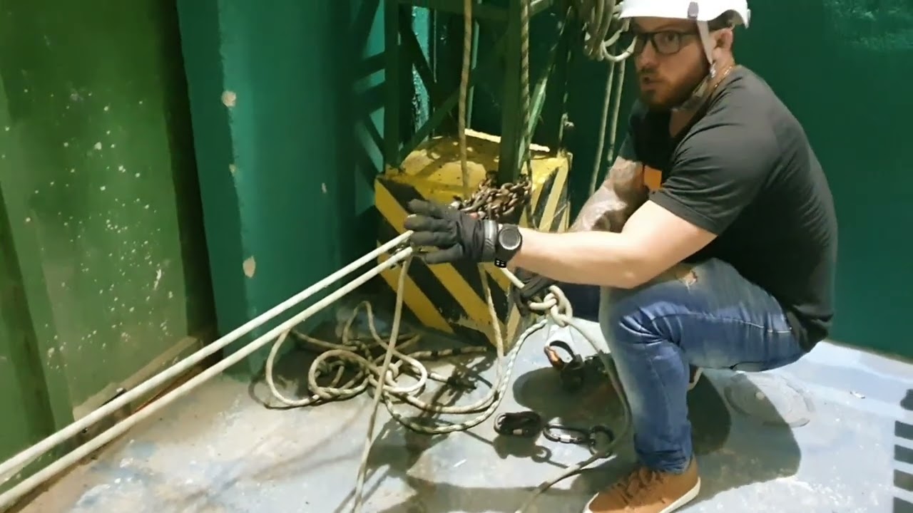 Acesso por cordas NIVEL 2 e 3 - Linha tensionada. Rope access LEVEL 2 and 3 - Rigging tension line