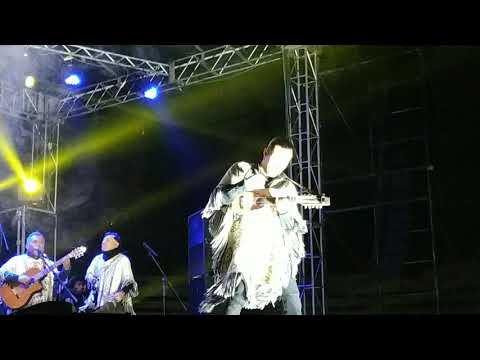 Makoto baila y toca el charango - Concierto en Perú #LosKjarkas #Imillitay #MusicaLatinoamericana