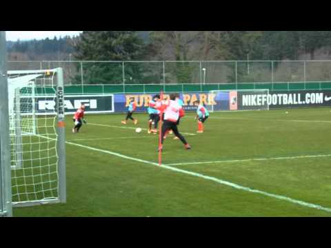 Freiburger trainieren Verteidigen im Mannschaftsverbund